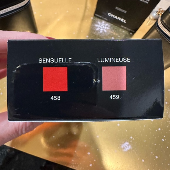 โ๏ธ HOLIDAY GIFTAWAY ALL THINGS LOUIE VUITTON & CHANEL โ๏ธ๐๐
๐ - Picture 9 of 15